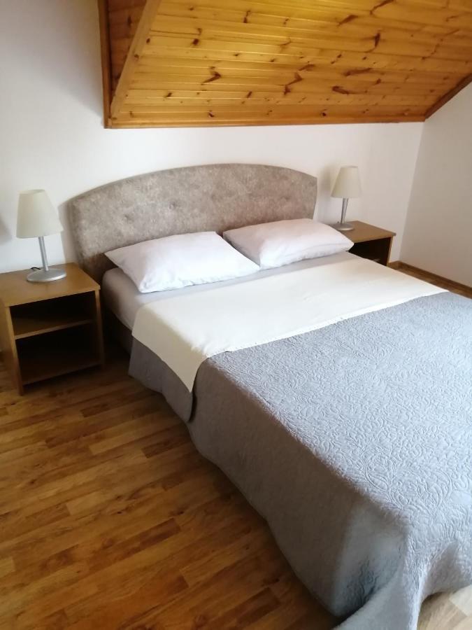 Guesthouse Zafran Smoljanac Exteriör bild