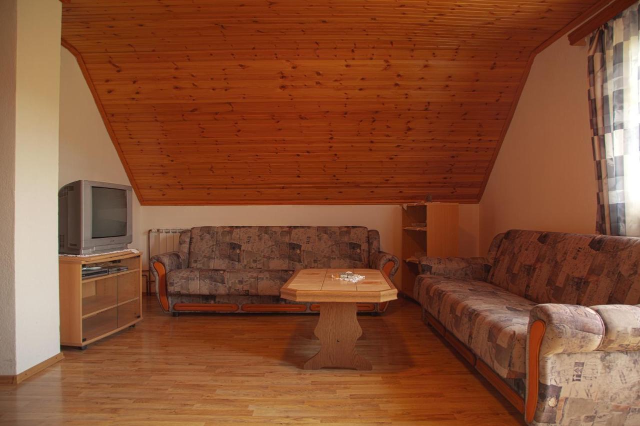 Guesthouse Zafran Smoljanac Exteriör bild