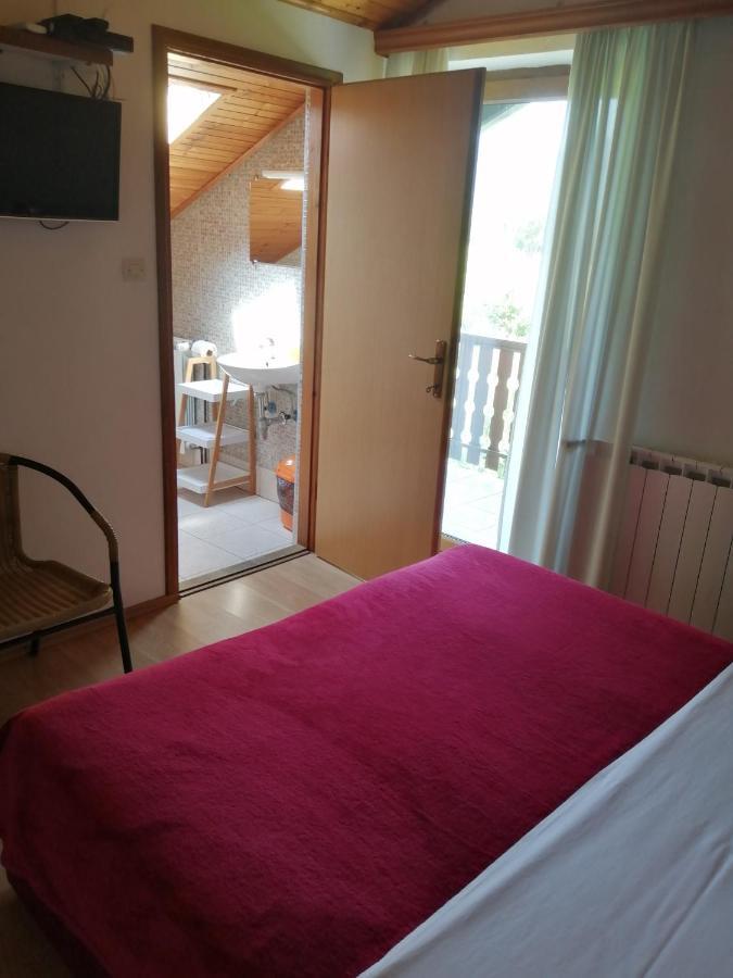 Guesthouse Zafran Smoljanac Exteriör bild